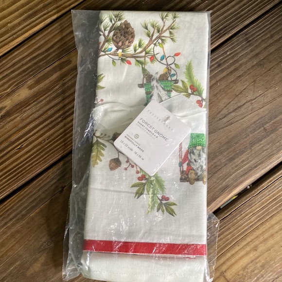 Pottery Barn Whimsical Woodland Forest Gnomes Cotton/Linen Guest Towels 🎄 - Picture 3 of 16